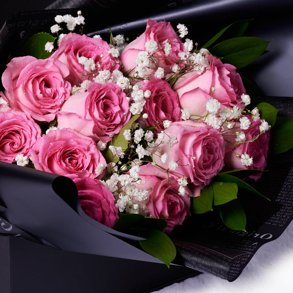 Valentines Day 12 Stem Pink Rose Bouquet With Box & Wine – Valentine's Day  Gifts – New Jersey Blooms - Blooms New Jersey